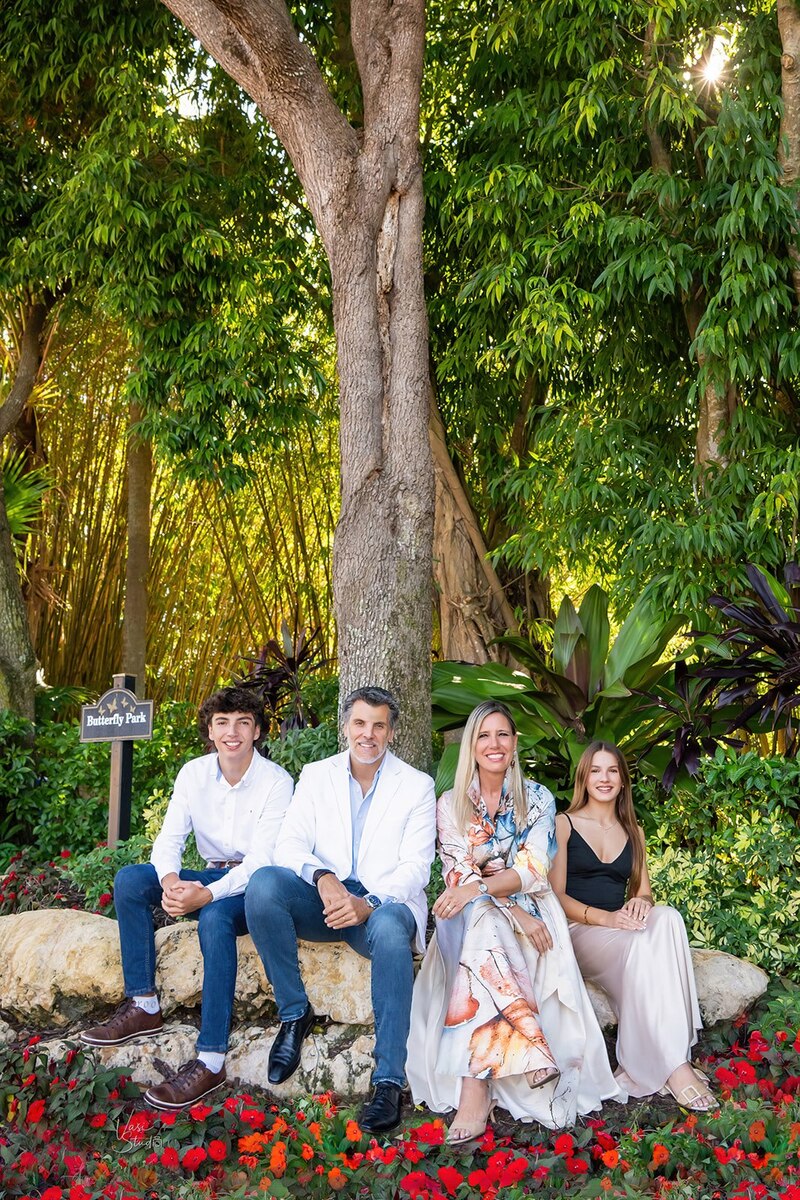 Family and pet photos at a park Palm beach Gardens, Family and pet photographer. Ibis Magazine