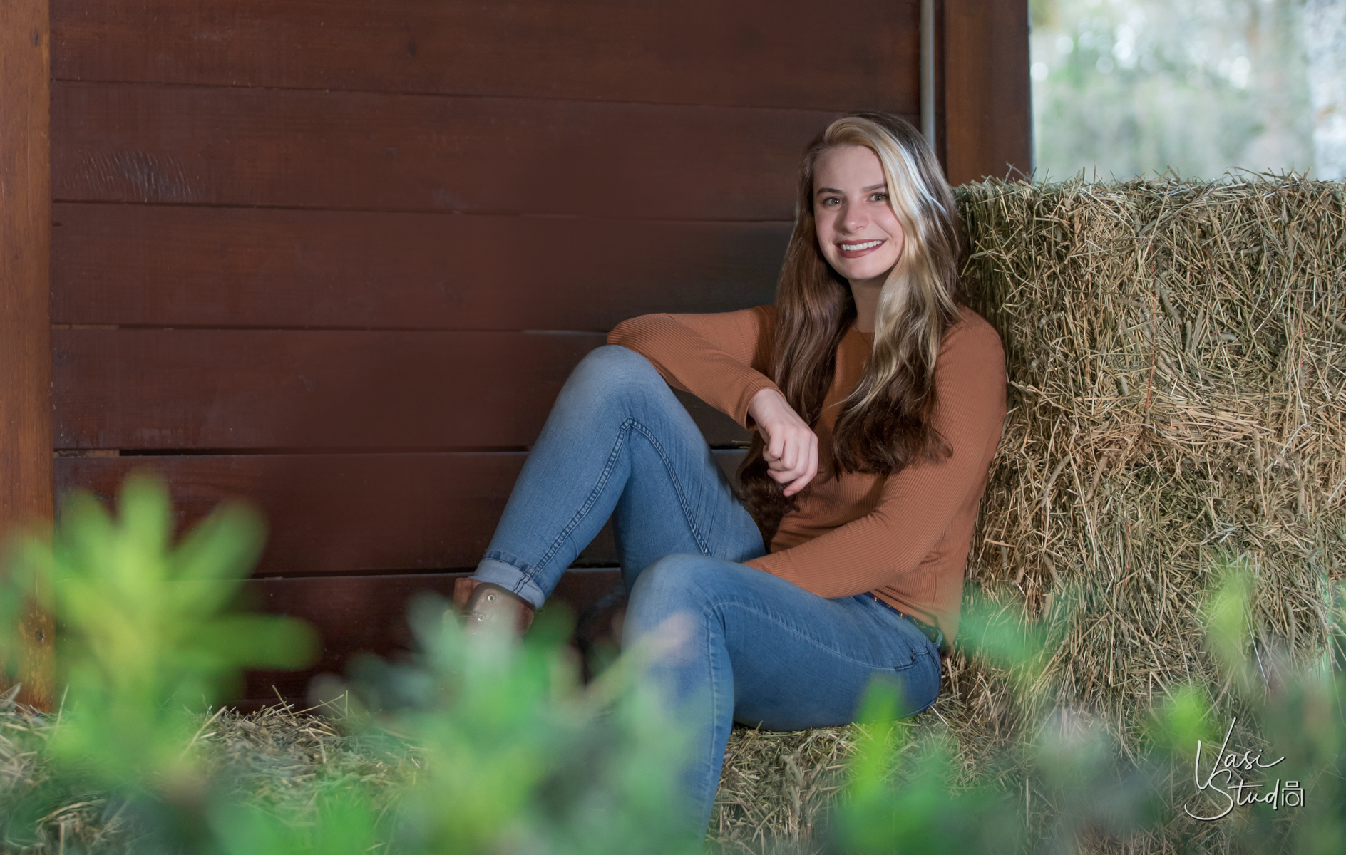Custom senior portraits in Palm Beach County, FL.
