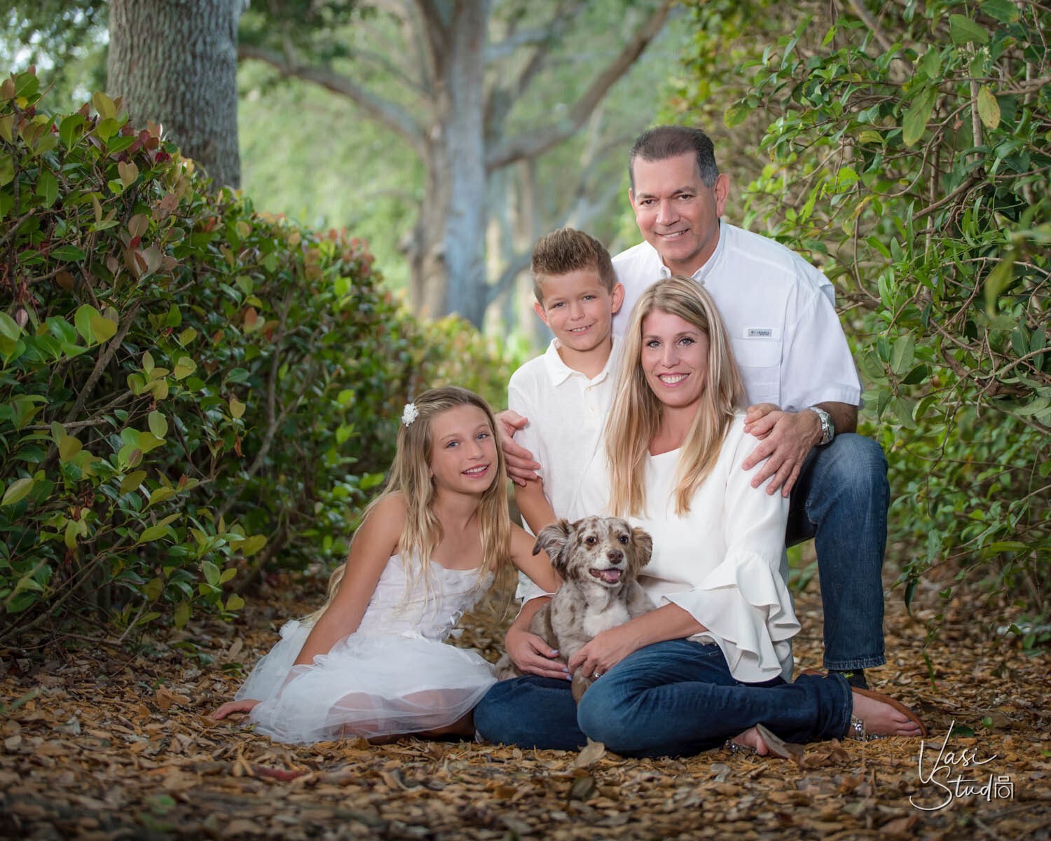 Family and pet photos at a park Palm beach Gardens, Family and pet photographer.