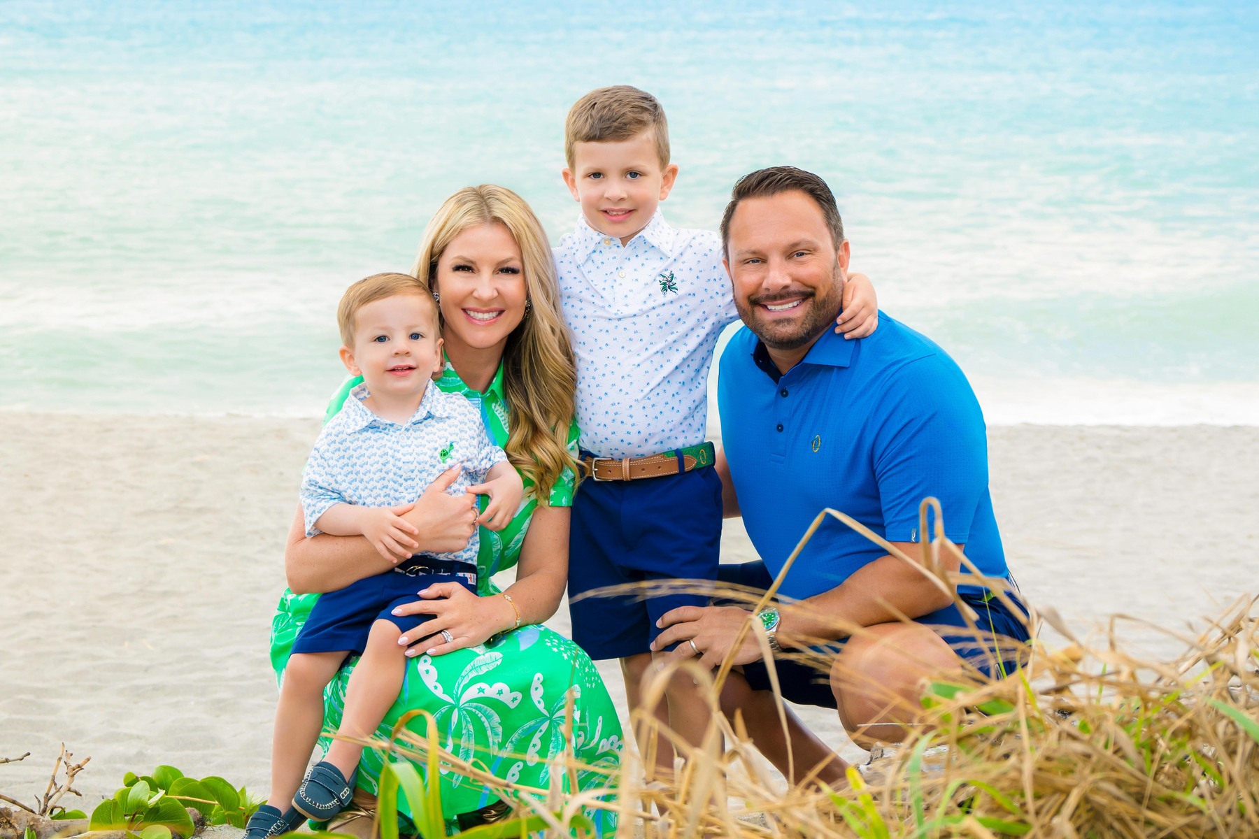 Beach Family photo session - mom, dad and kids