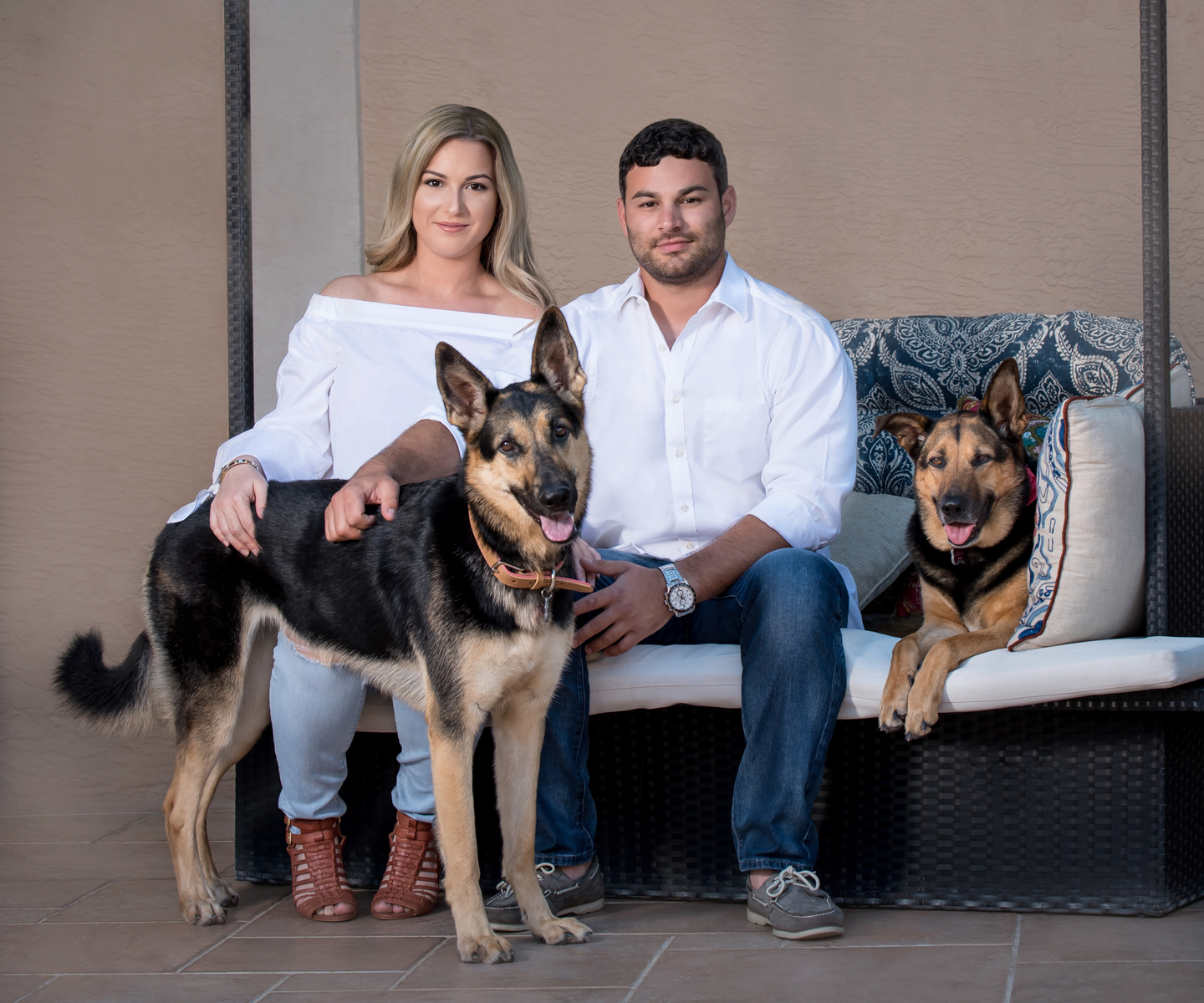Learn the best tips for taking pictures with your dog or cat.